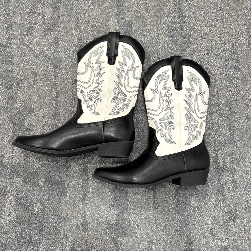 Arizona Jean Co. Women's Maybrook Block Heel Cowboy Boots, Black/White, Sz 8.5M